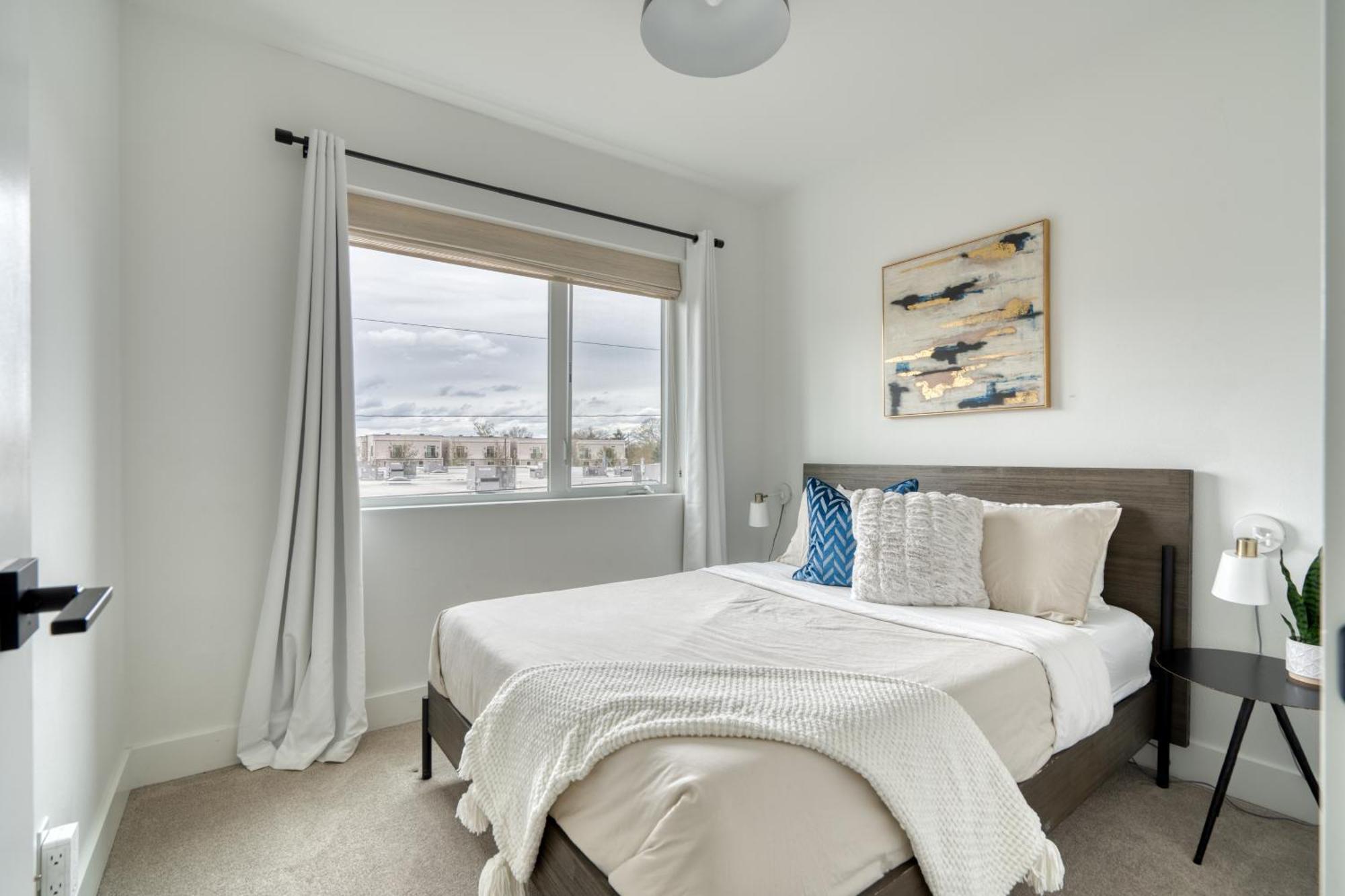 Apartment Collection - Designer 2br Alberta Arts District 90 Walkscore *