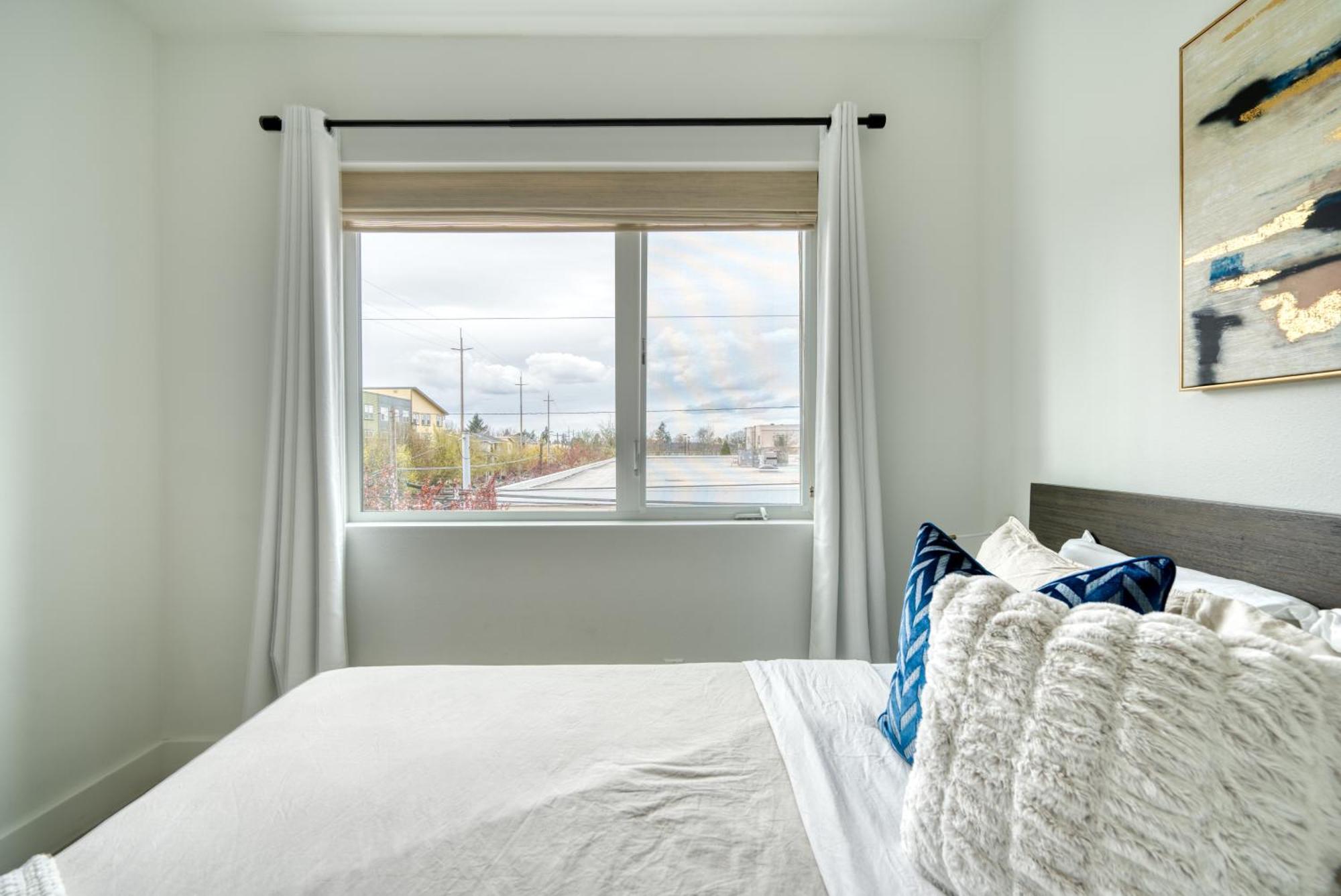 Collection - Designer 2br Alberta Arts District 90 Walkscore Apartment