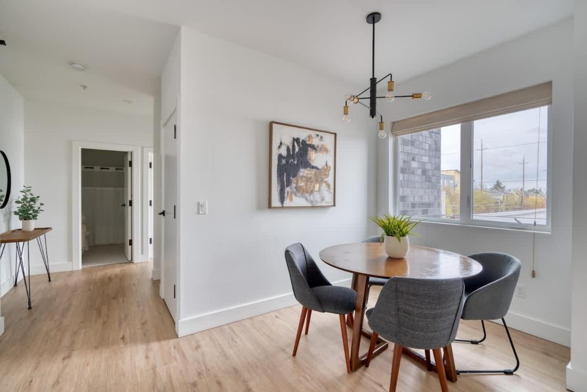 Collection - Designer 2br Alberta Arts District 90 Walkscore Apartment