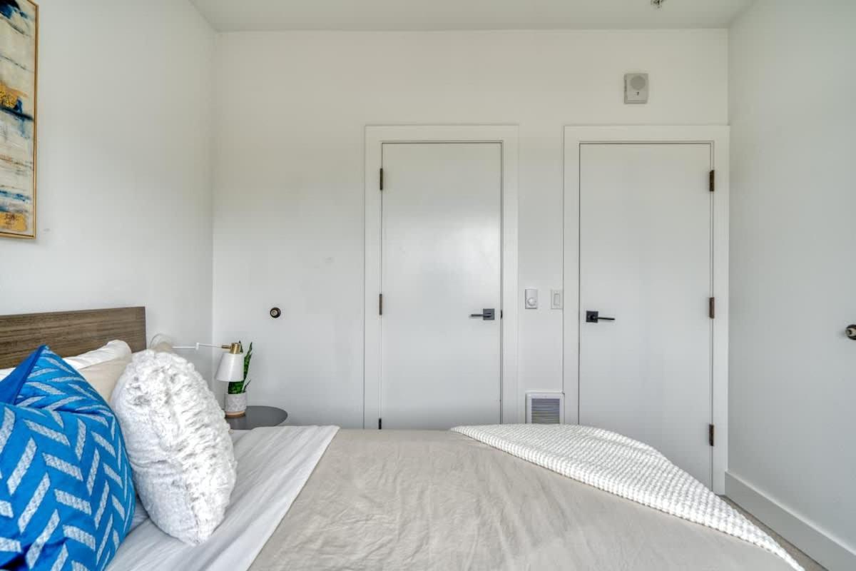 Collection - Designer 2br Alberta Arts District 90 Walkscore Apartment