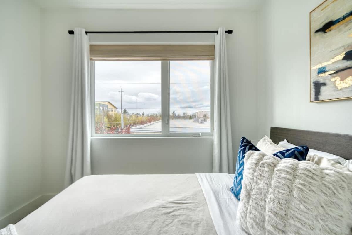 Collection - Designer 2br Alberta Arts District 90 Walkscore *