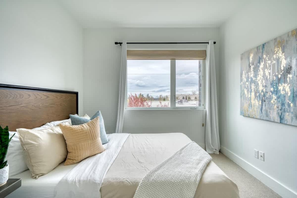 Collection - Designer 2br Alberta Arts District 90 Walkscore Apartment