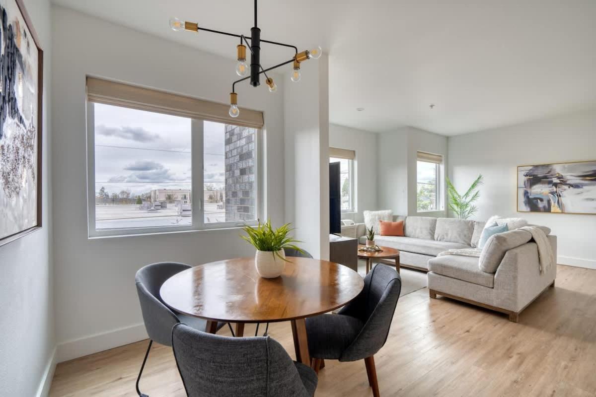 Collection - Designer 2br Alberta Arts District 90 Walkscore Apartment *