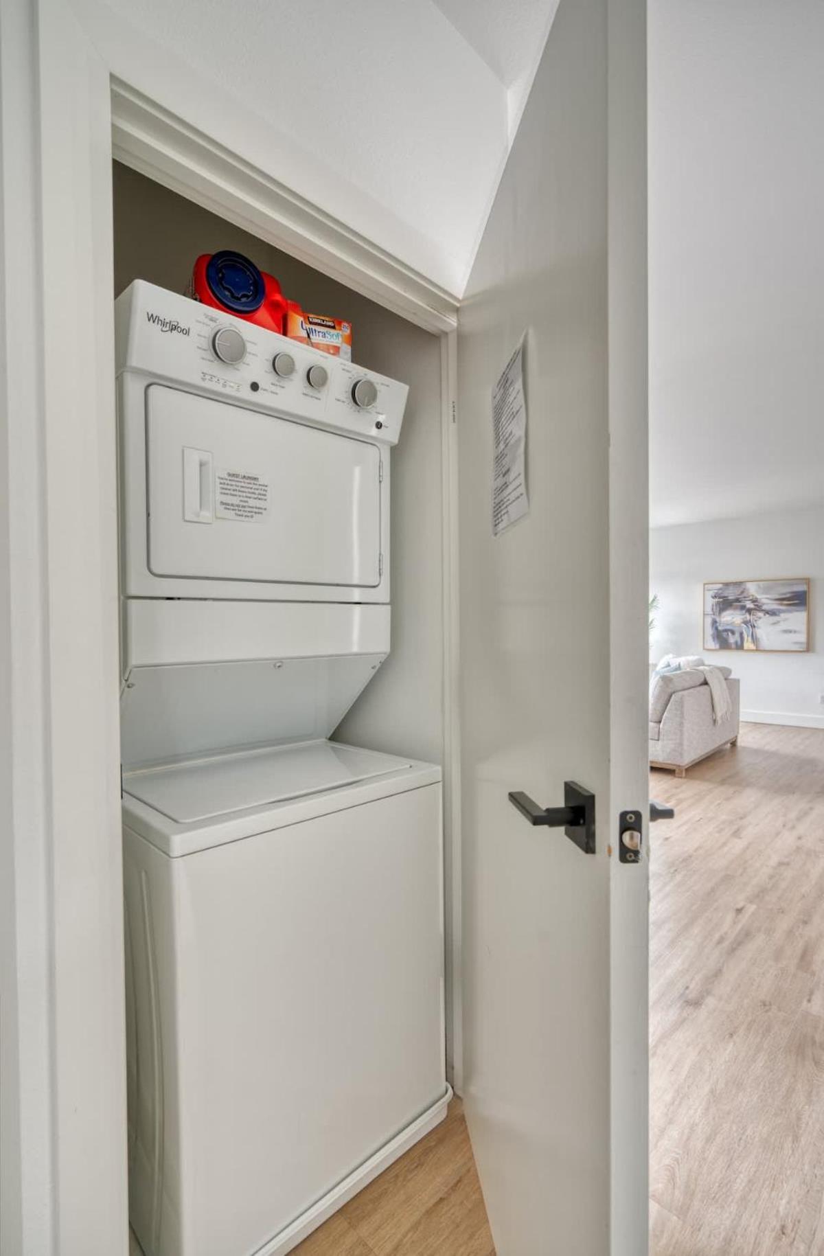 Collection - Designer 2br Alberta Arts District 90 Walkscore Apartment